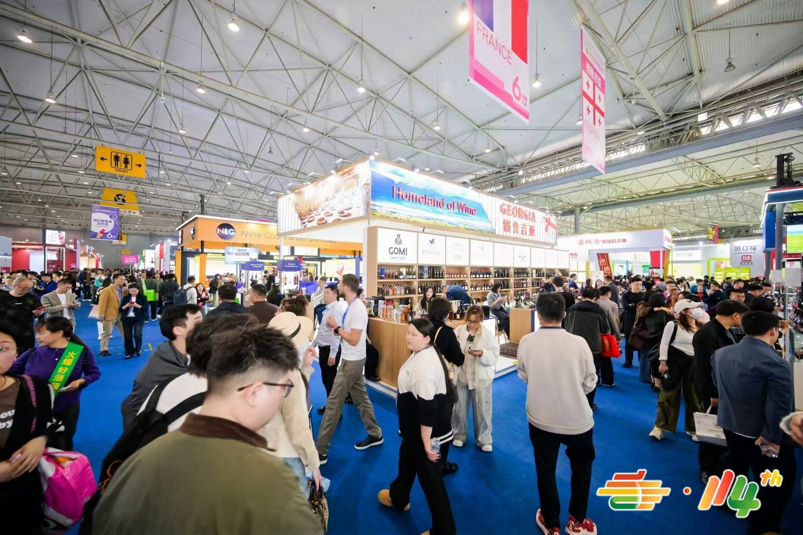休闲肉零食：从 “低价走量” 到 “品质溢价” 的转型之路